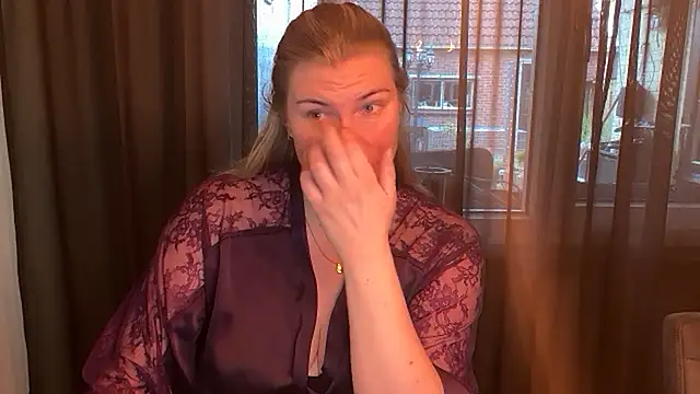 Snapshot of SexyBlondJoanna-Exclusief chatting on April 5, 6:10 am SexyBlondJoanna-Exclusief online show from April 5, 6:10 am