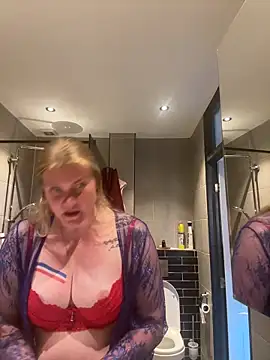 Snapshot of SexyBlondJoanna-Exclusief chatting on April 26, 5:21 pm SexyBlondJoanna-Exclusief online show from April 26, 5:21 pm