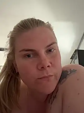 Snapshot of SexyBlondJoanna-Exclusief chatting on May 1, 9:03 am SexyBlondJoanna-Exclusief online show from May 1, 9:03 am