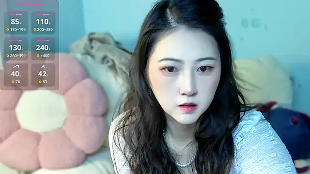 Snapshot of summer_uu chatting on May 1, 1:48 pm summer uu online show from May 1, 1:48 pm