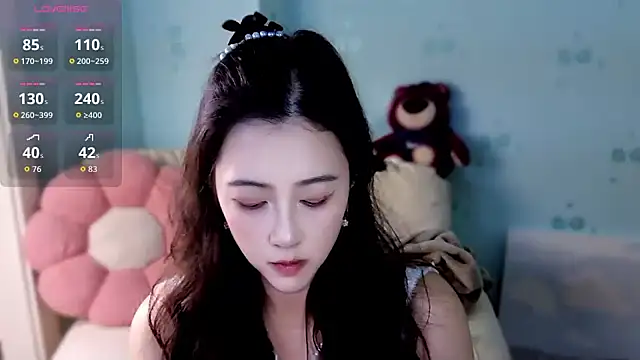 Snapshot of summer_uu chatting on May 12, 2:14 pm summer uu online show from May 12, 2:14 pm
