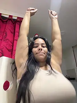 Snapshot of lunaa_love chatting on April 23, 11:51 pm lunaa love online show from April 23, 11:51 pm