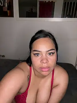Snapshot of lunaa_love chatting on May 15, 10:50 pm lunaa love online show from May 15, 10:50 pm