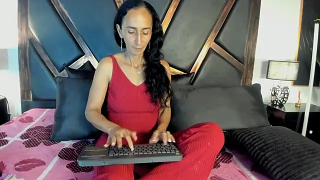 Snapshot of SamanttaLopez chatting on April 18, 8:42 pm SamanttaLopez online show from April 18, 8:42 pm