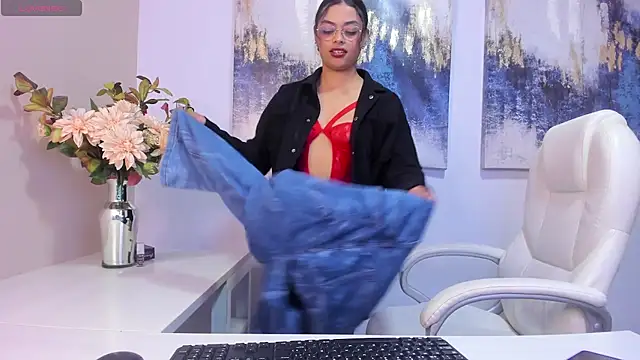 Snapshot of scarlett__2 chatting on April 2, 2:58 pm scarlett 2 online show from April 2, 2:58 pm