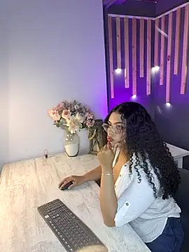 Snapshot of scarlett__2 chatting on April 7, 8:53 pm scarlett 2 online show from April 7, 8:53 pm