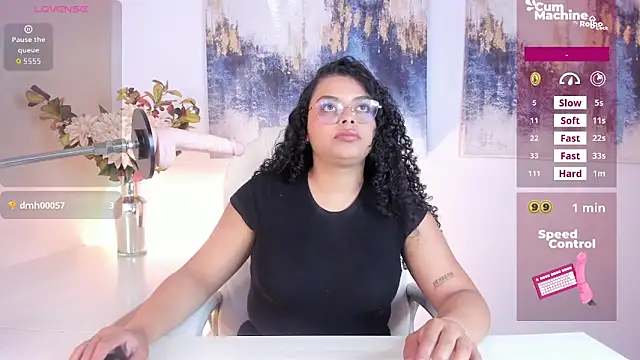 Snapshot of scarlett__2 chatting on April 13, 9:20 pm scarlett 2 online show from April 13, 9:20 pm