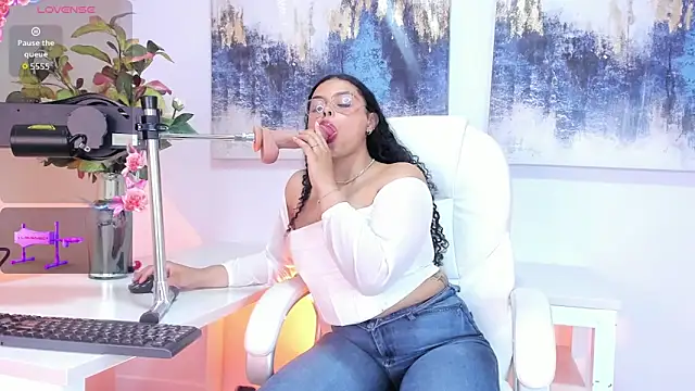 Snapshot of scarlett__2 chatting on May 19, 7:31 pm scarlett 2 online show from May 19, 7:31 pm