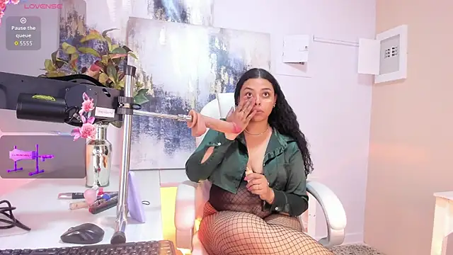 Snapshot of scarlett__2 chatting on May 20, 7:20 pm scarlett 2 online show from May 20, 7:20 pm