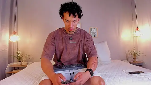 Snapshot of dominik_drake chatting on June 10, 12:59 pm dominik drake online show from June 10, 12:59 pm