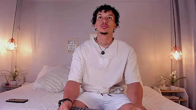 Snapshot of dominik_drake chatting on June 19, 12:42 pm dominik drake online show from June 19, 12:42 pm