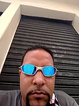 Tomajek95 online show from April 2, 4:37 pm