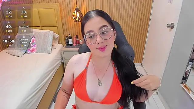 Snapshot of SAMANTHAFIORE2 chatting on May 8, 7:41 pm SAMANTHAFIORE2 online show from May 8, 7:41 pm