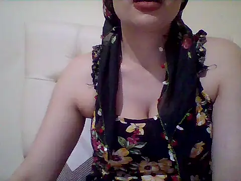 Snapshot of busex25 chatting on April 6, 9:05 pm busex25 online show from April 6, 9:05 pm
