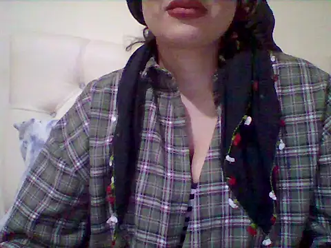 Snapshot of busex25 chatting on April 10, 9:08 pm busex25 online show from April 10, 9:08 pm