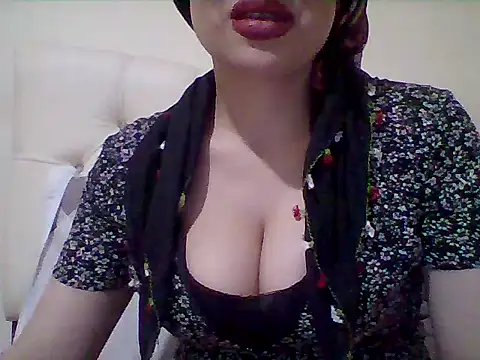 Snapshot of busex25 chatting on April 11, 9:19 pm busex25 online show from April 11, 9:19 pm