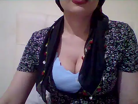 Snapshot of busex25 chatting on April 17, 9:29 pm busex25 online show from April 17, 9:29 pm