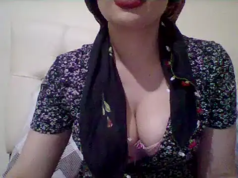 Snapshot of busex25 chatting on April 22, 8:43 pm busex25 online show from April 22, 8:43 pm