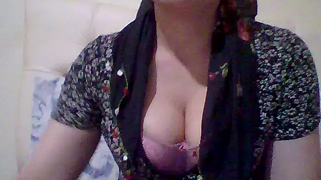 Snapshot of busex25 chatting on April 25, 9:01 pm busex25 online show from April 25, 9:01 pm