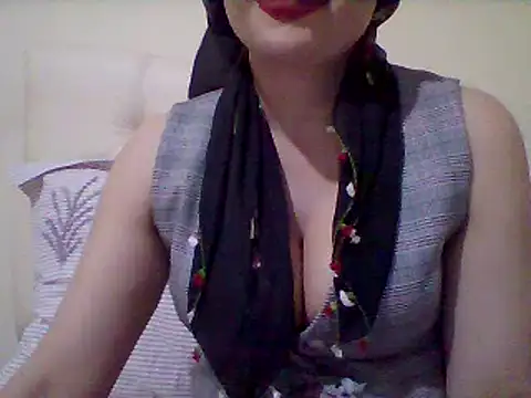 Snapshot of busex25 chatting on April 28, 9:09 pm busex25 online show from April 28, 9:09 pm
