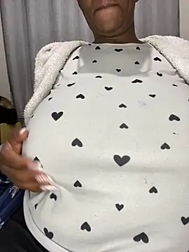 Snapshot of BoobsQueeen chatting on June 2, 6:10 pm BoobsQueeen online show from June 2, 6:10 pm