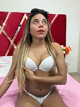 Snapshot of _roxana_Fox chatting on April 6, 11:38 pm roxana Fox online show from April 6, 11:38 pm