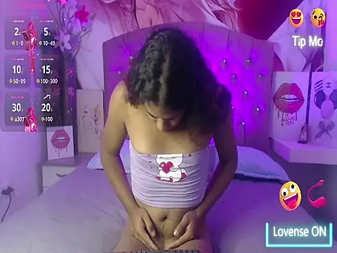 Snapshot of Renata_Valentina chatting on May 3, 11:27 am Renata Valentina online show from May 3, 11:27 am