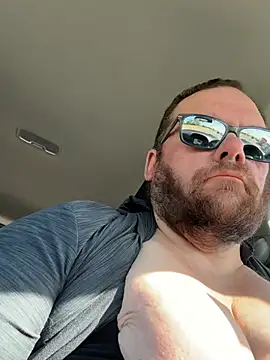 hugemanbreasts online show from May 28, 9:34 pm