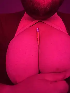 Snapshot of hugemanbreasts chatting on July 8, 5:34 am hugemanbreasts online show from July 8, 5:34 am