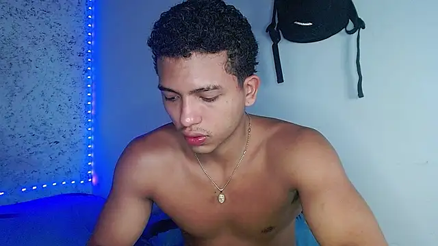 Snapshot of tonydesire_ chatting on July 17, 8:35 pm tonydesire online show from July 17, 8:35 pm