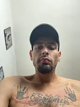 Snapshot of Lherzamxx chatting on April 12, 10:48 pm Lherzamxx online show from April 12, 10:48 pm