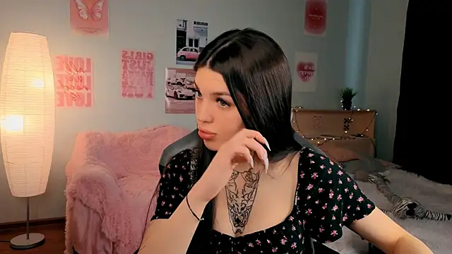Snapshot of molly_rettyy chatting on April 17, 4:37 am molly rettyy online show from April 17, 4:37 am