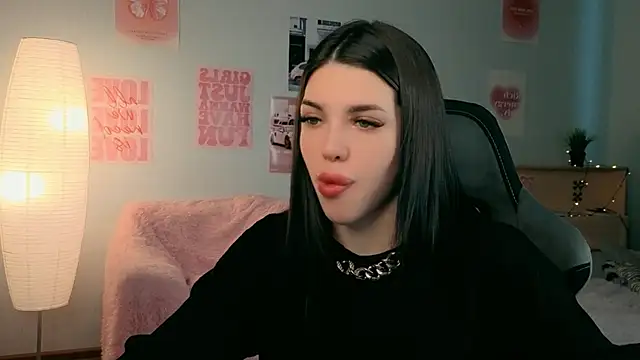 Snapshot of molly_rettyy chatting on May 2, 4:06 am molly rettyy online show from May 2, 4:06 am