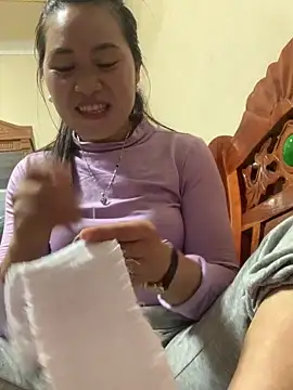 Snapshot of Sunny-smile1 chatting on April 1, 1:28 am Sunny-smile1 online show from April 1, 1:28 am