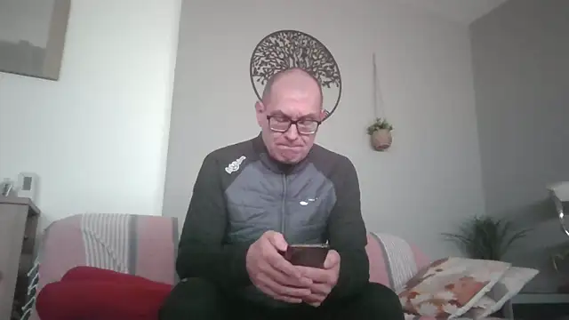 Snapshot of guiss3 chatting on May 7, 11:59 am guiss3 online show from May 7, 11:59 am