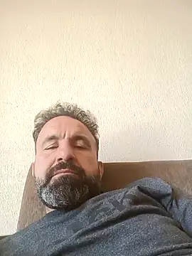 Snapshot of arda096 chatting on April 6, 9:10 am arda096 online show from April 6, 9:10 am