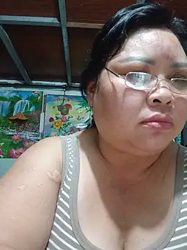 Snapshot of Monglan-c chatting on June 5, 11:05 am Monglan-c online show from June 5, 11:05 am