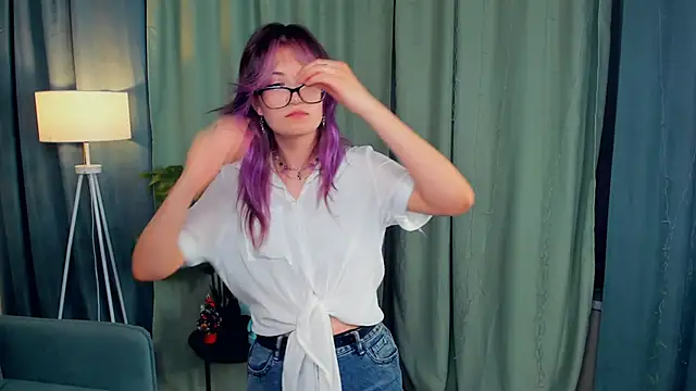 Snapshot of SuRenzi chatting on March 31, 5:02 pm SuRenzi online show from March 31, 5:02 pm