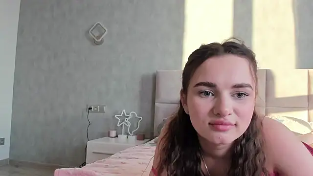 Snapshot of AlinaLuxxx chatting on April 4, 3:53 pm AlinaLuxxx online show from April 4, 3:53 pm