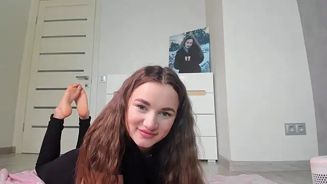 Snapshot of AlinaLuxxx chatting on May 15, 10:33 am AlinaLuxxx online show from May 15, 10:33 am