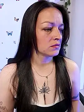 Snapshot of Isa_bluee chatting on April 8, 2:11 am Isa bluee online show from April 8, 2:11 am