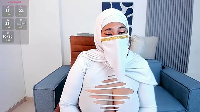 Snapshot of Thalia_hala chatting on May 4, 6:04 pm Thalia hala online show from May 4, 6:04 pm