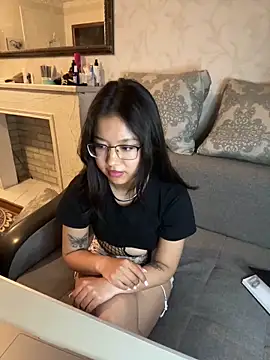 Snapshot of Z_Milll chatting on April 4, 3:20 pm Z Milll online show from April 4, 3:20 pm