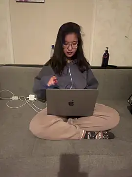 Snapshot of Z_Milll chatting on May 11, 6:05 pm Z Milll online show from May 11, 6:05 pm