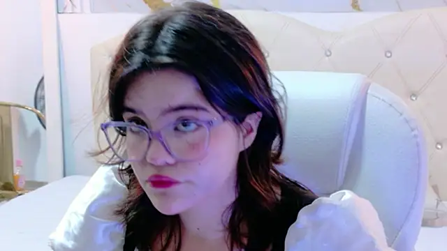 Snapshot of Alexa_Missfortune chatting on April 7, 7:47 pm Alexa Missfortune online show from April 7, 7:47 pm