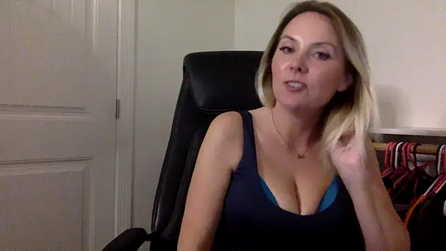 Snapshot of Natural_DDD chatting on May 1, 4:39 am Natural DDD online show from May 1, 4:39 am