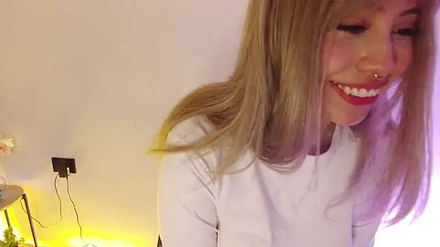 Snapshot of Evannia chatting on May 18, 4:07 am Evannia online show from May 18, 4:07 am