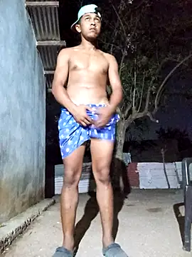 Snapshot of blackmasterpig chatting on April 2, 3:15 am blackmasterpig online show from April 2, 3:15 am