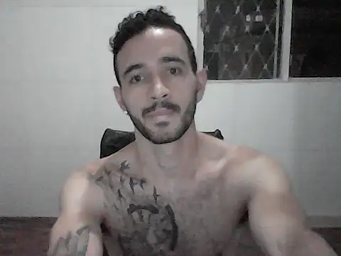 Snapshot of NoxxVx chatting on April 13, 1:11 am NoxxVx online show from April 13, 1:11 am