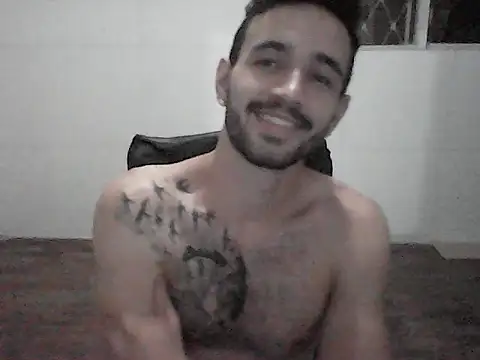 Snapshot of NoxxVx chatting on April 14, 1:11 am NoxxVx online show from April 14, 1:11 am